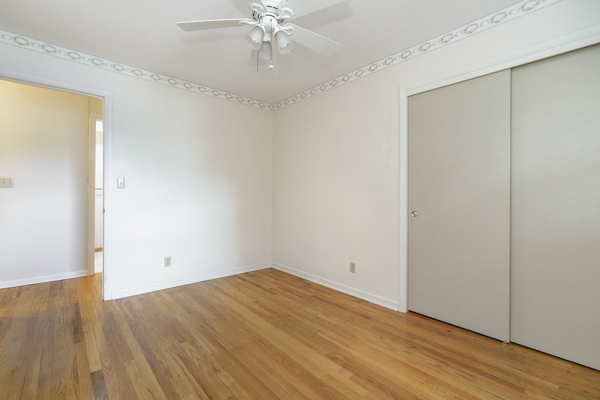 4818 Larwell Dr -32