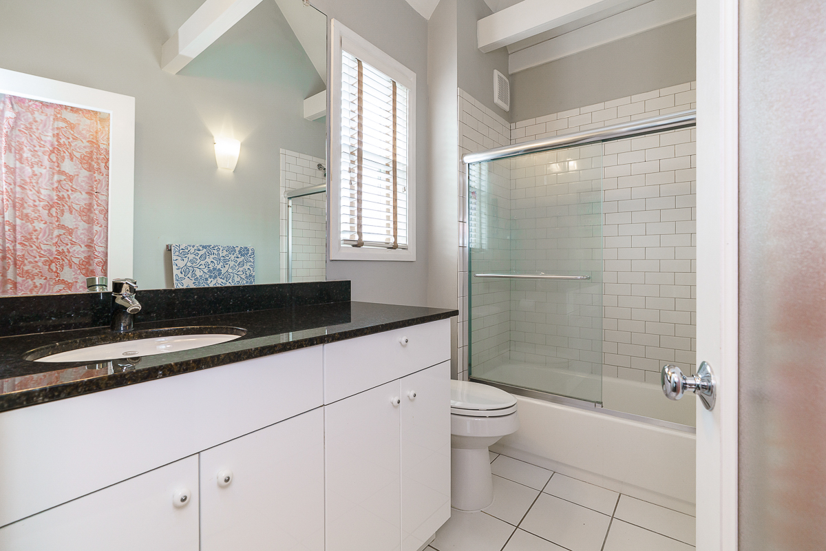 490 Stanley Ave-22