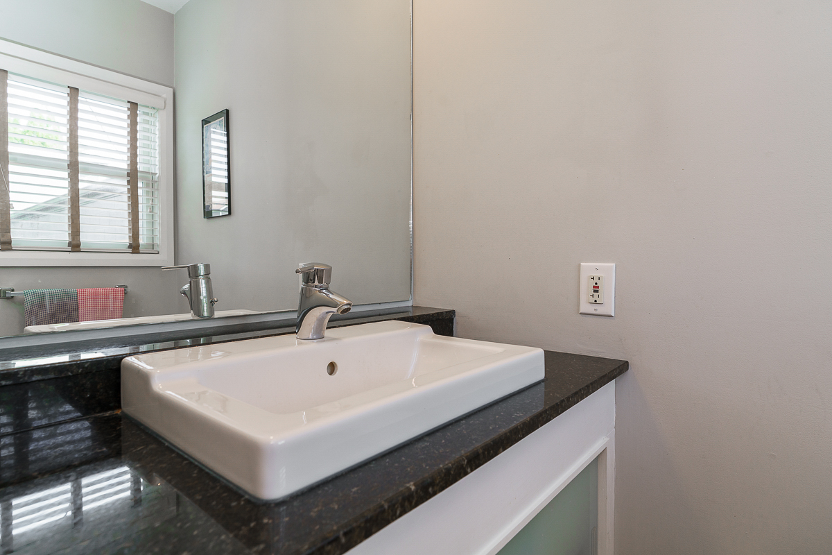 490 Stanley Ave-8