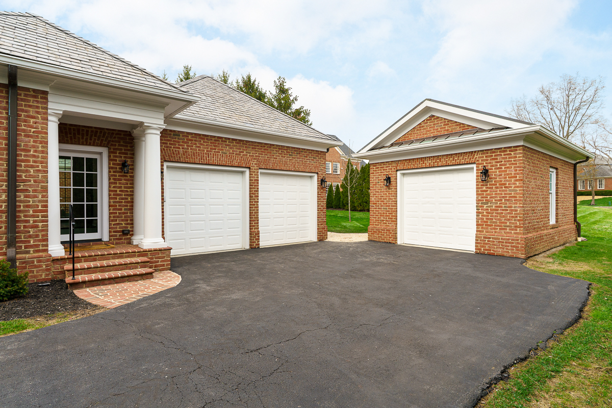 4945 Yantis Dr-13