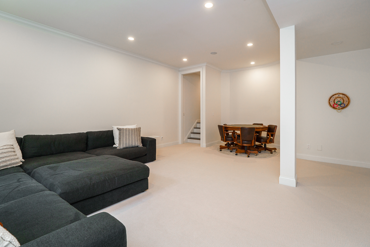 4945 Yantis Dr-23