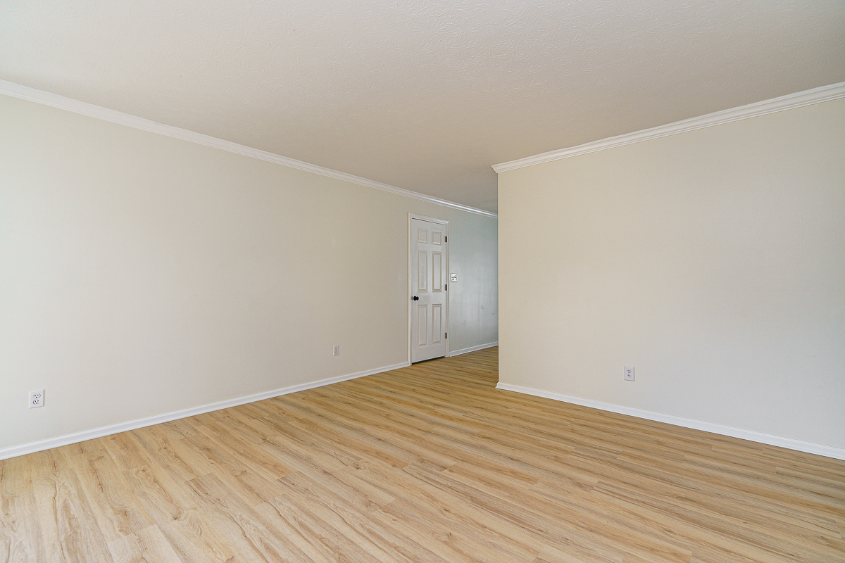5030 Silverton Dr-8