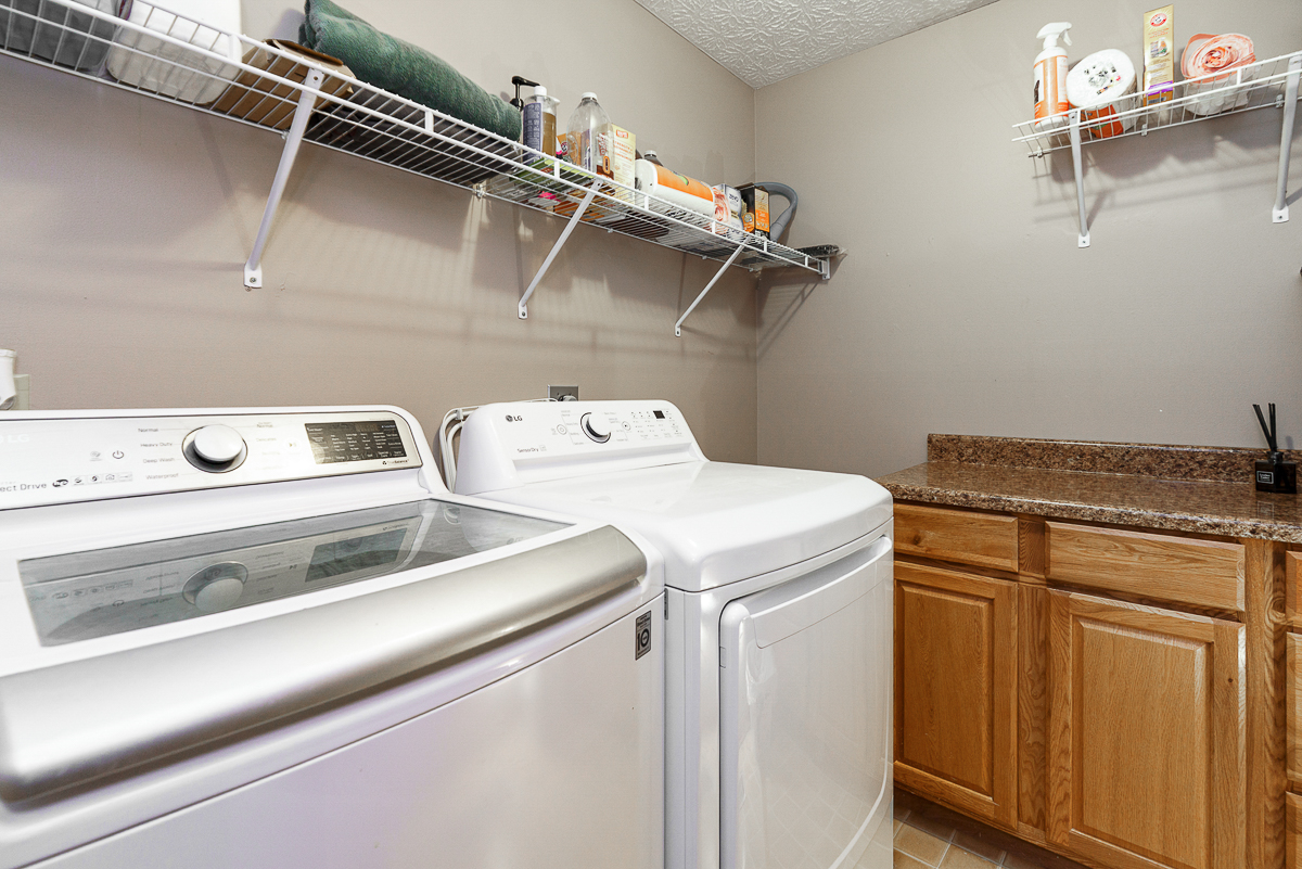 543 Whitson Dr-19