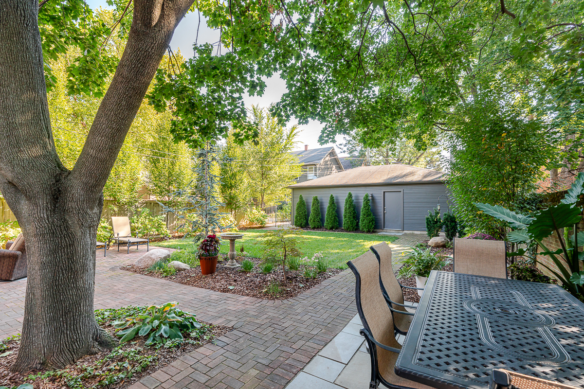 544 s 6th St-10