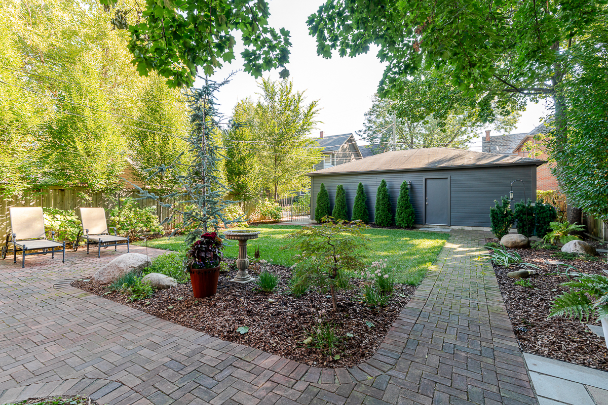 544 s 6th St-12