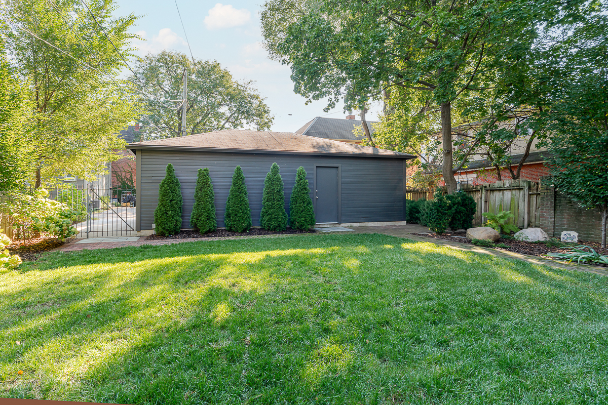 544 s 6th St-13