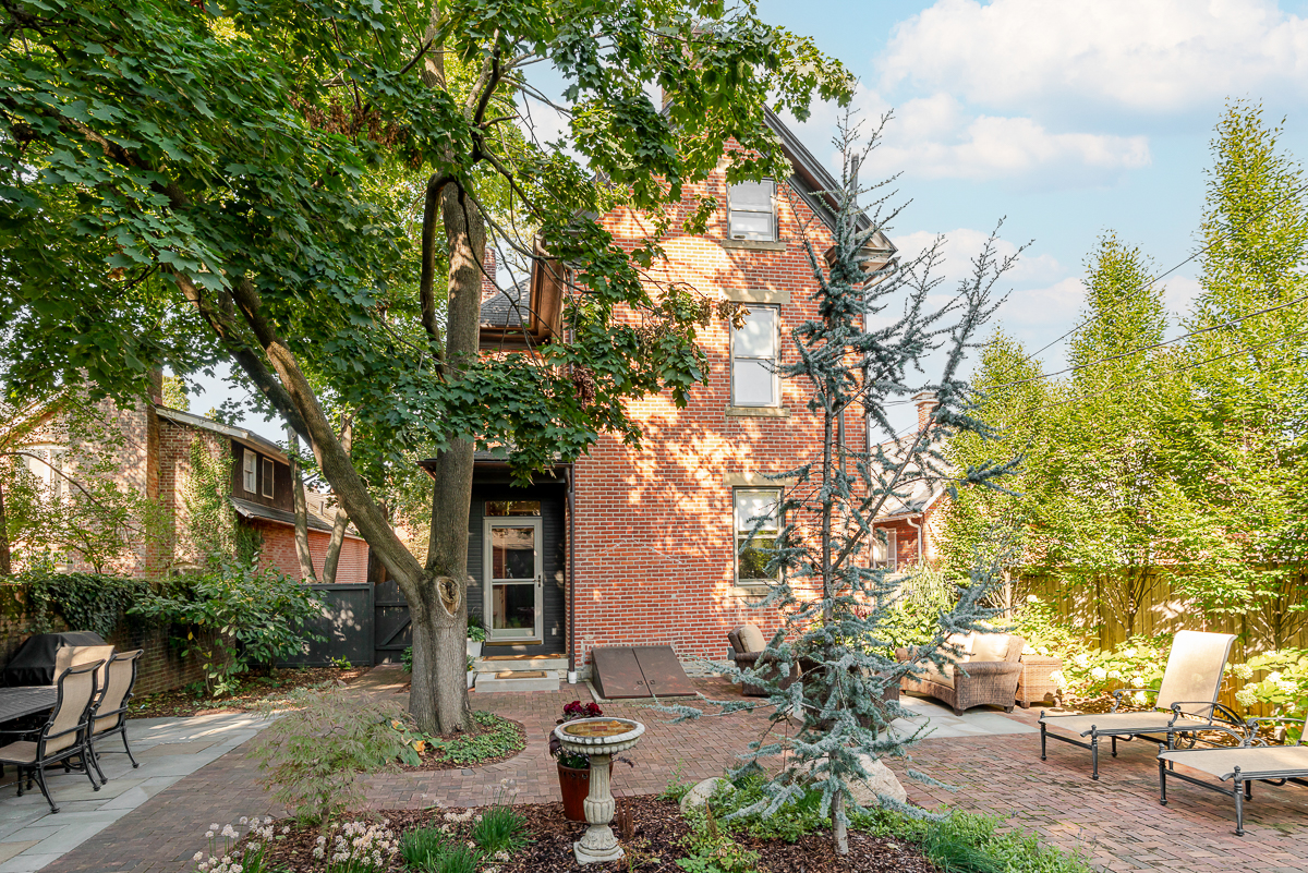 544 s 6th St-14