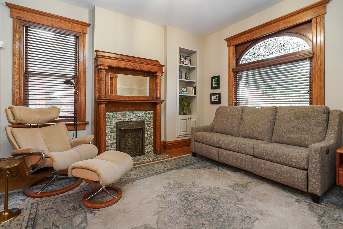 544 s 6th St-19
