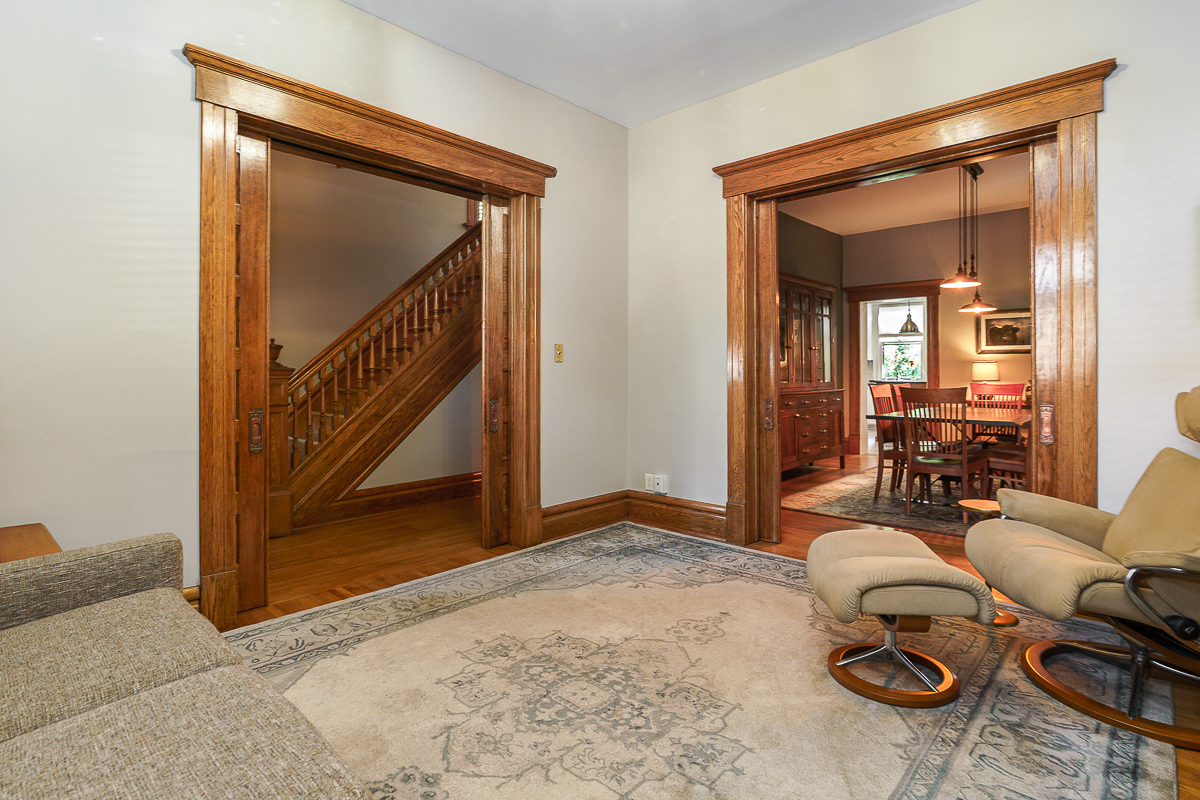 544 s 6th St-20
