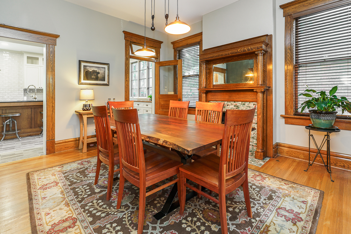 544 s 6th St-23