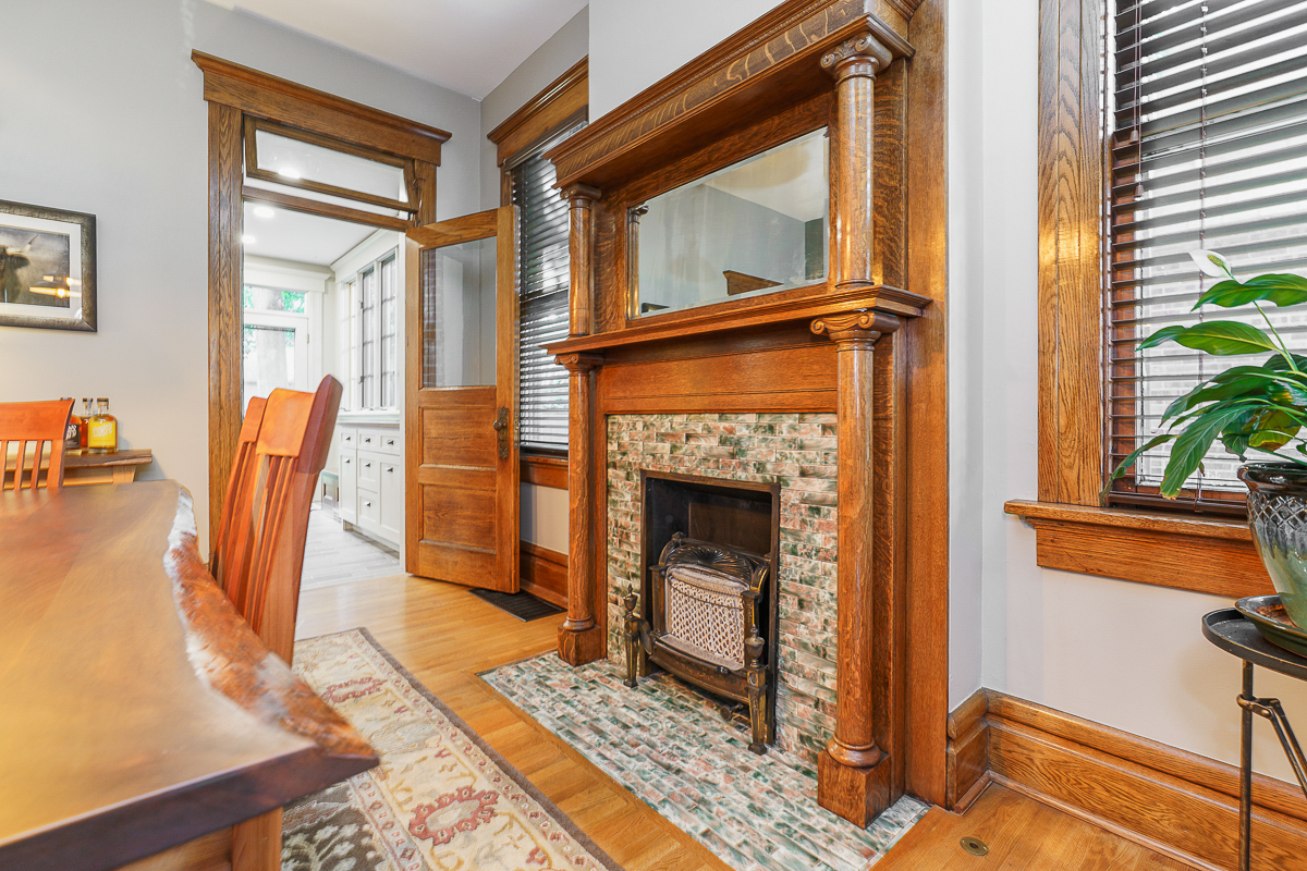 544 s 6th St-24