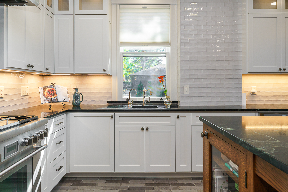544 s 6th St-27