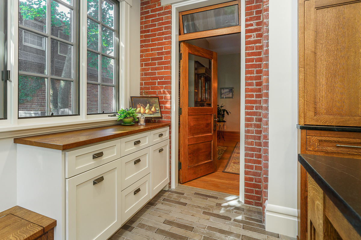 544 s 6th St-31