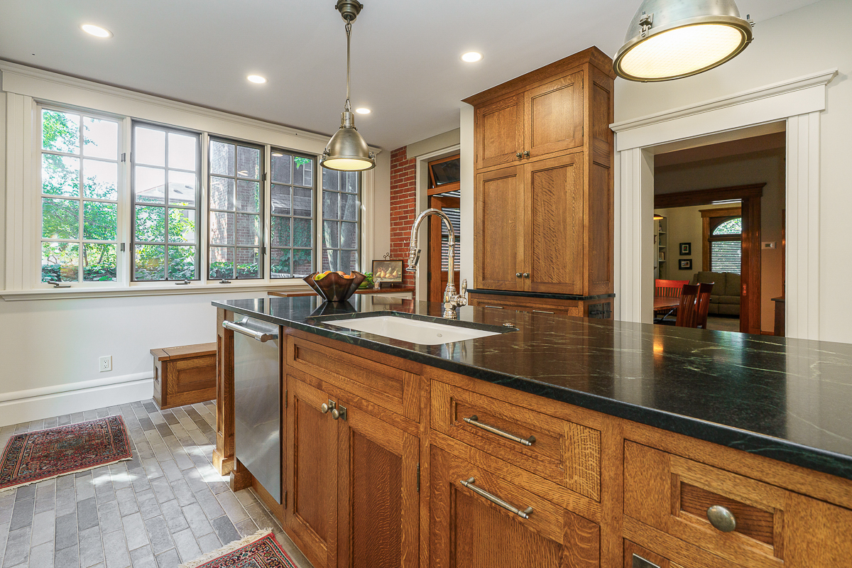 544 s 6th St-32