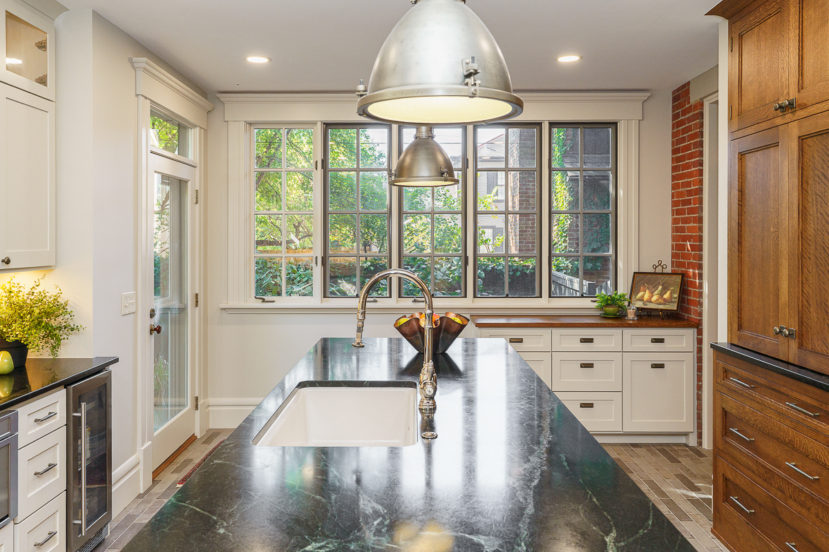 544 s 6th St-39