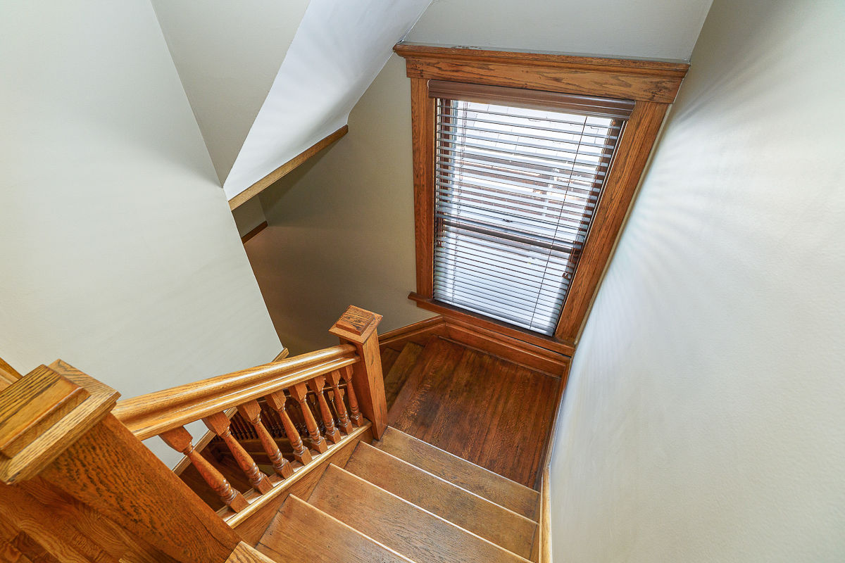 544 s 6th St-41