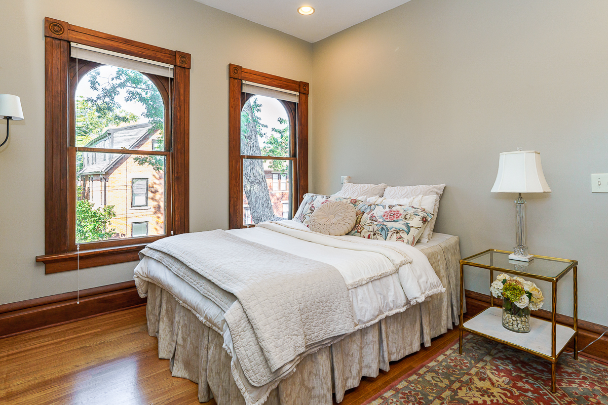 544 s 6th St-42
