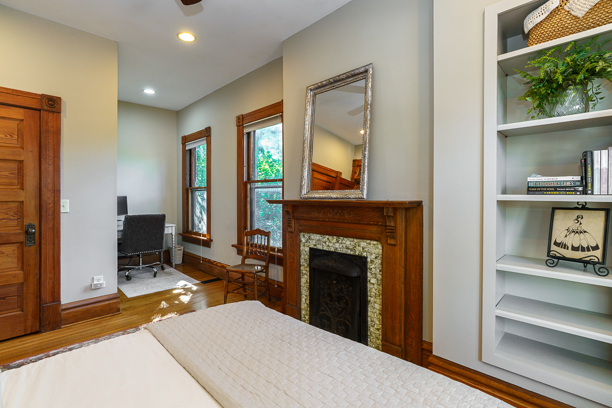 544 s 6th St-44