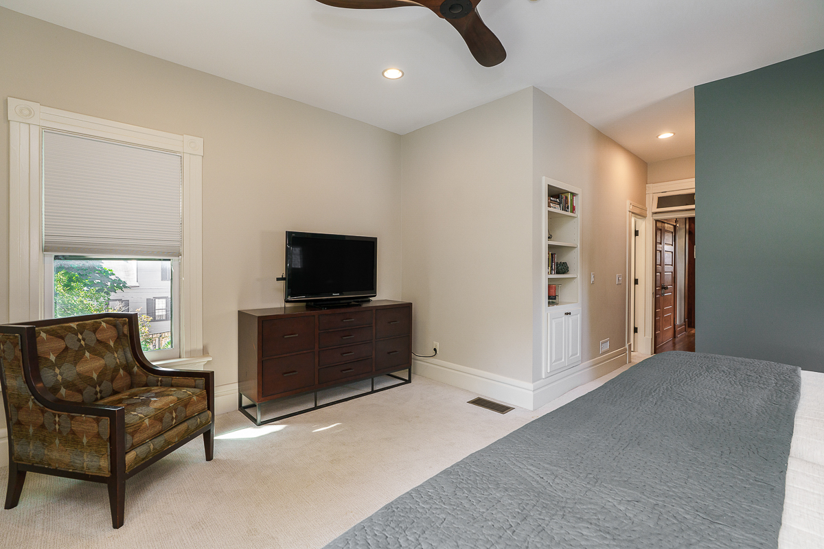 544 s 6th St-48