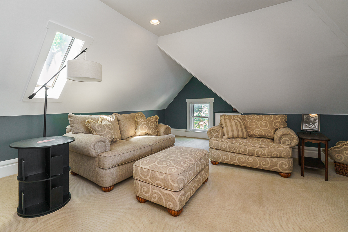 544 s 6th St-54
