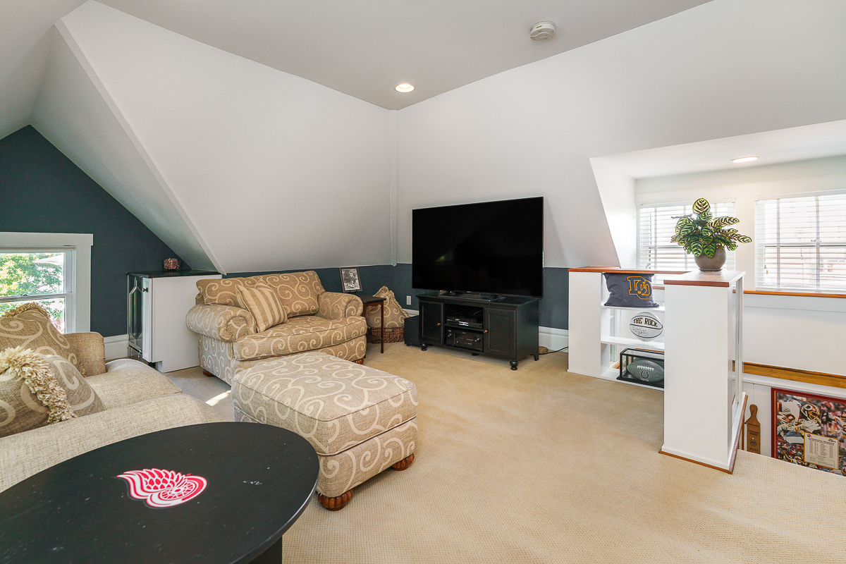 544 s 6th St-55