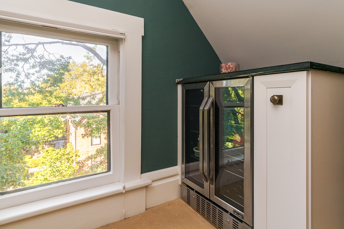 544 s 6th St-56