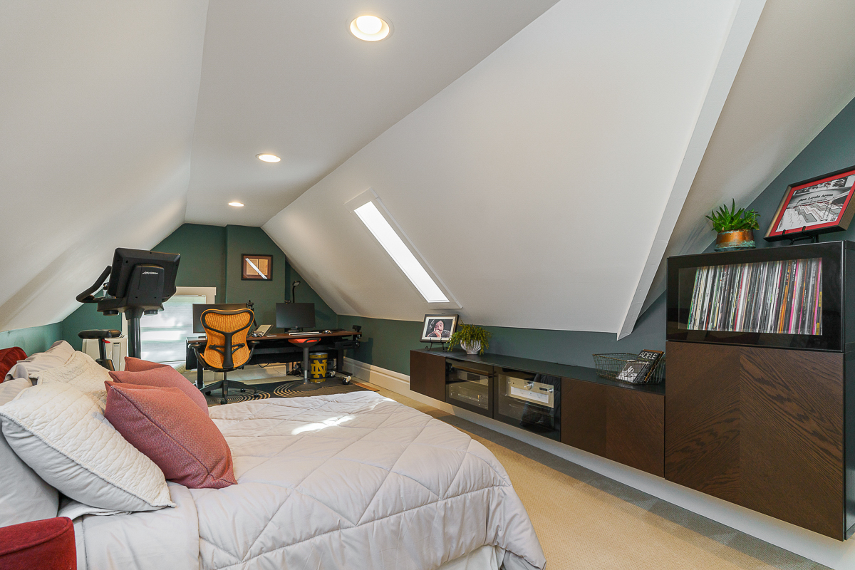 544 s 6th St-59