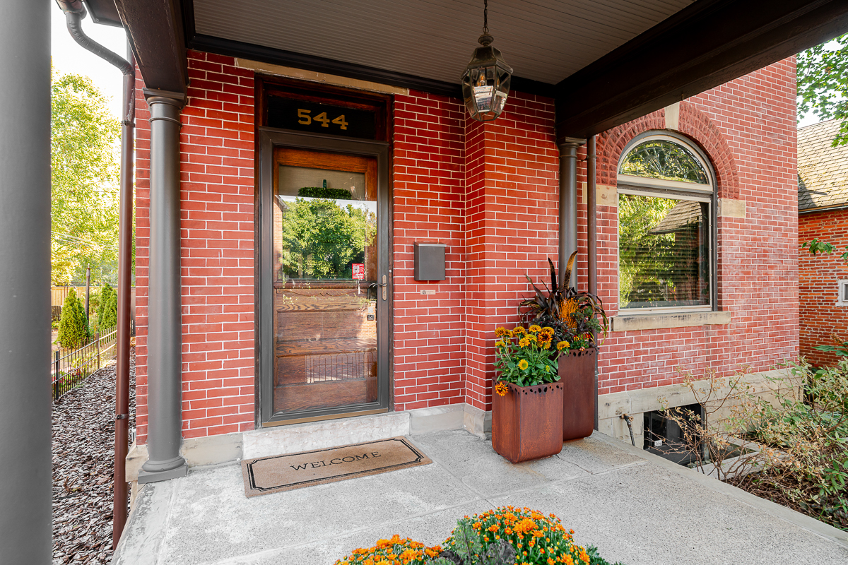 544 s 6th St-9