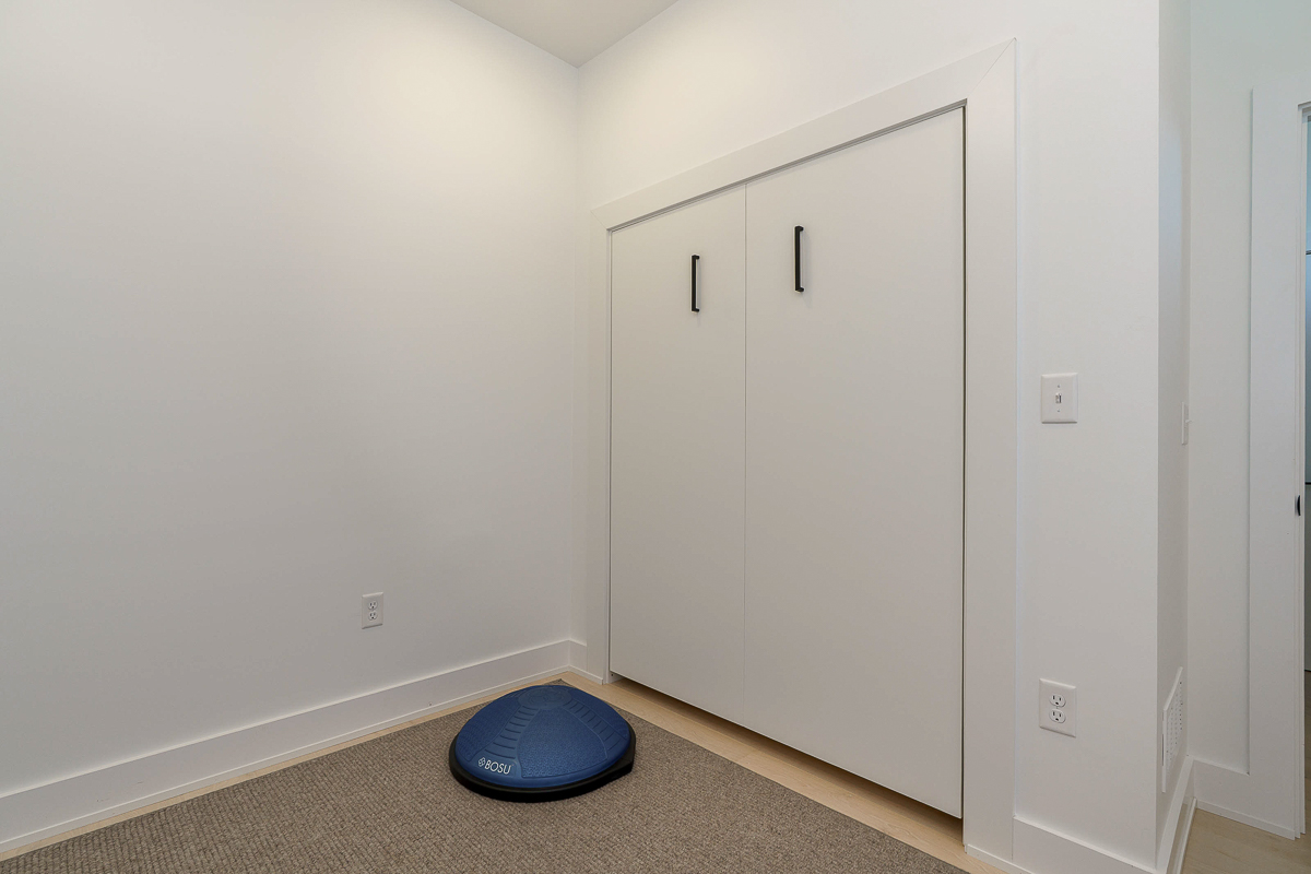 564 Lathrop St.-12