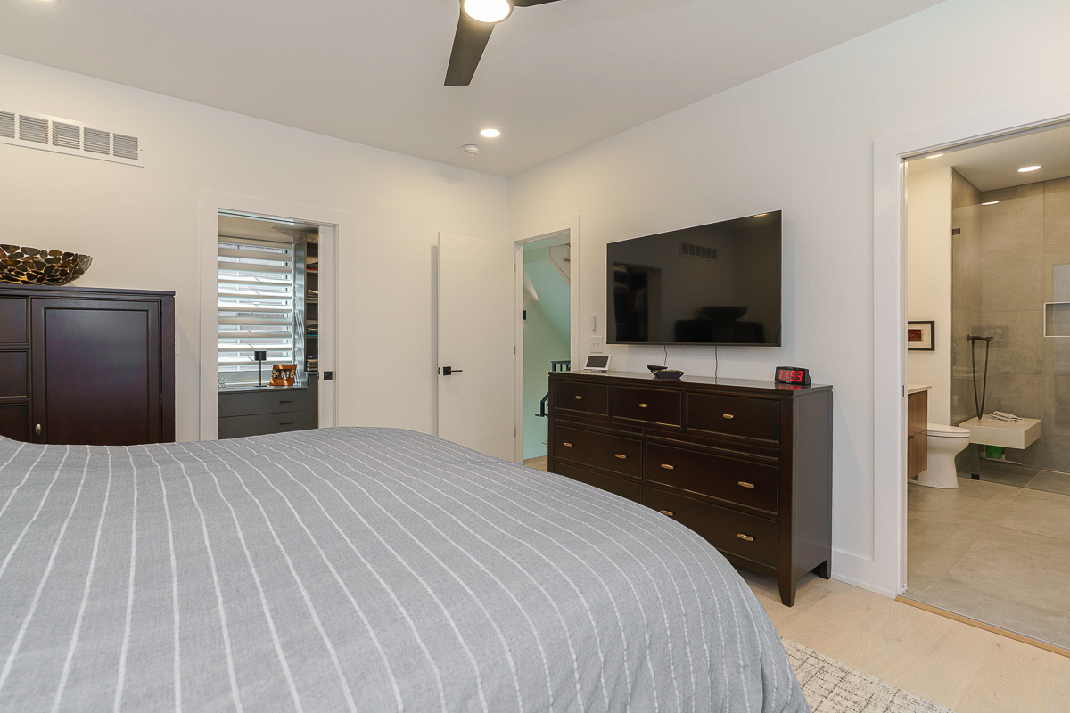 564 Lathrop St.-17