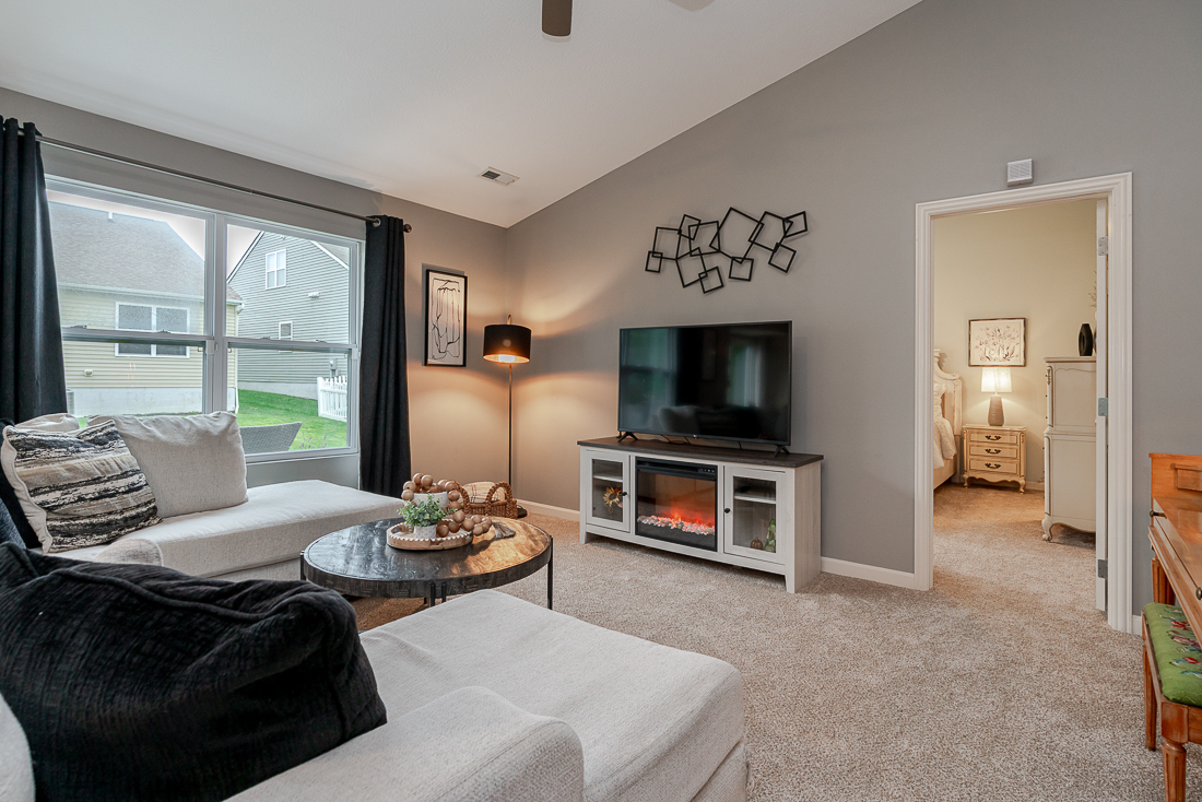 6036 Carlatun Street-16