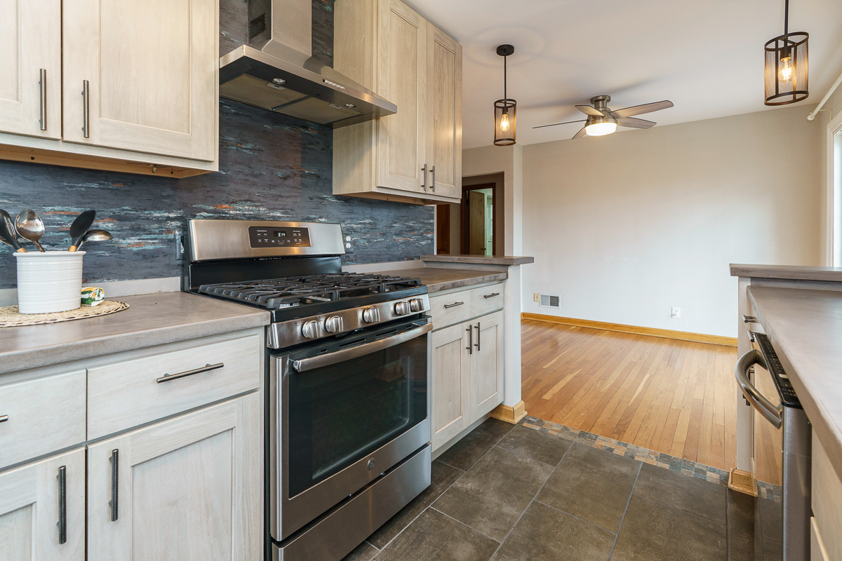 623 E Dominion Blvd-27