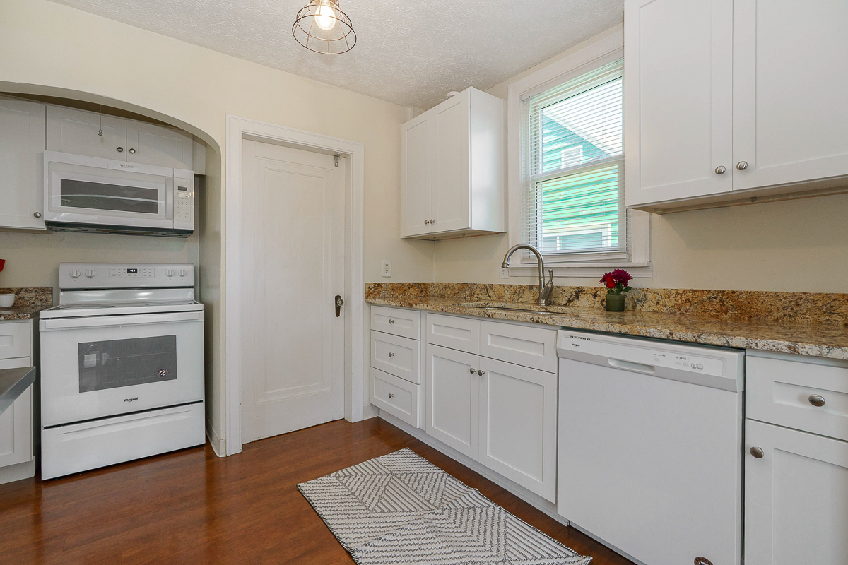 645 Hanford St-21
