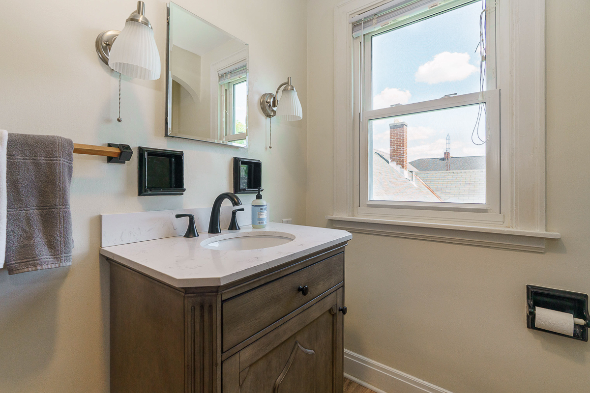 645 Hanford St-24