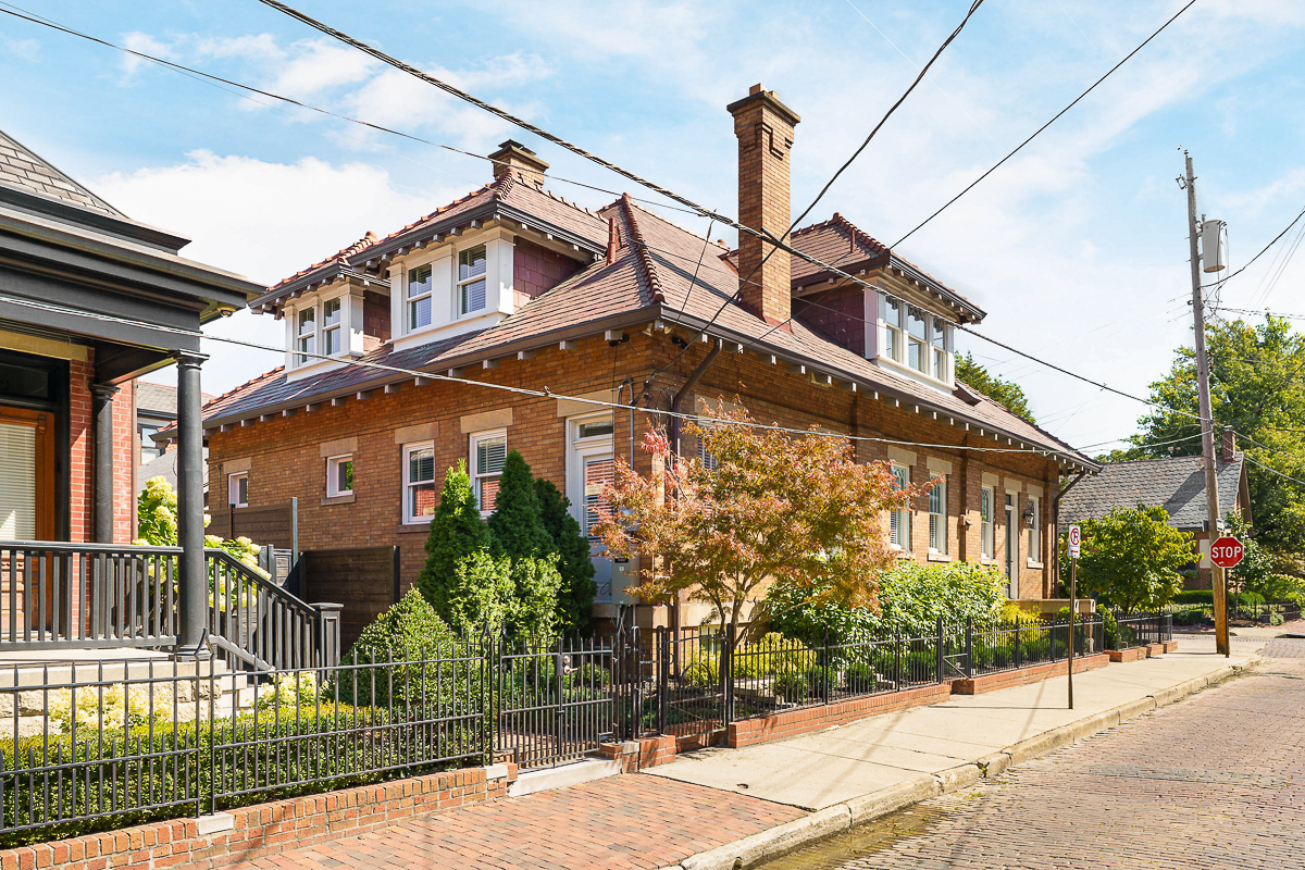 649 Mohawk St-10