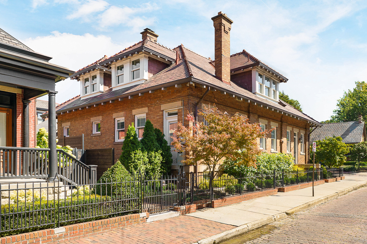 649 Mohawk St-11