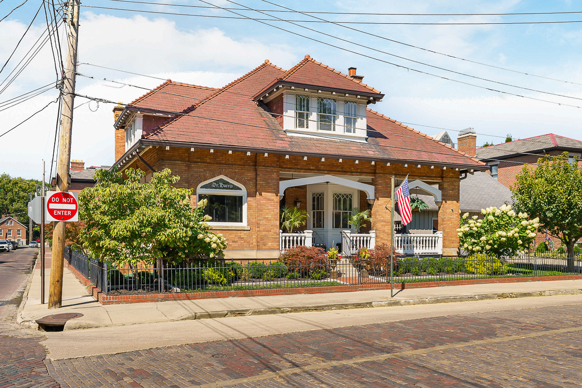 649 Mohawk St-5