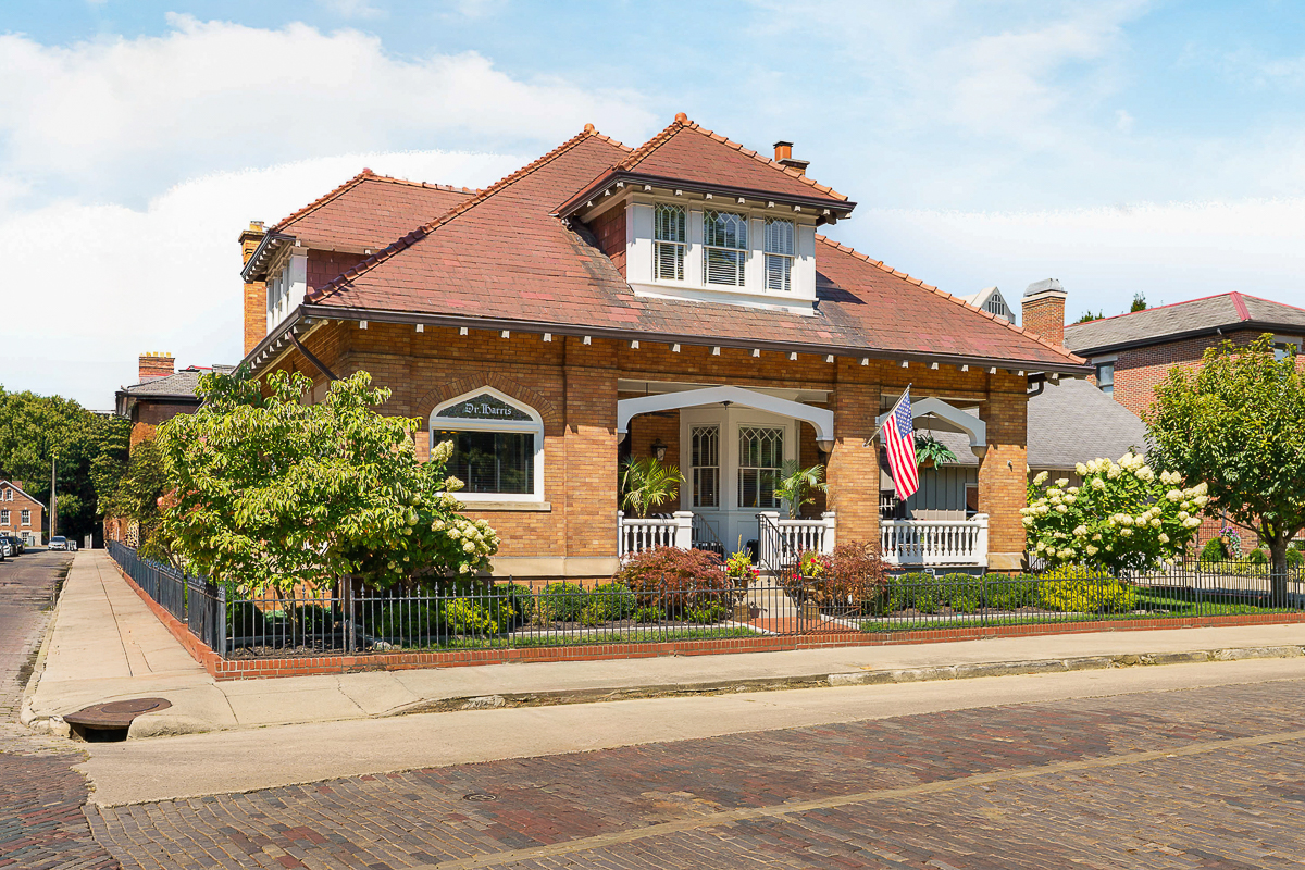 649 Mohawk St-6