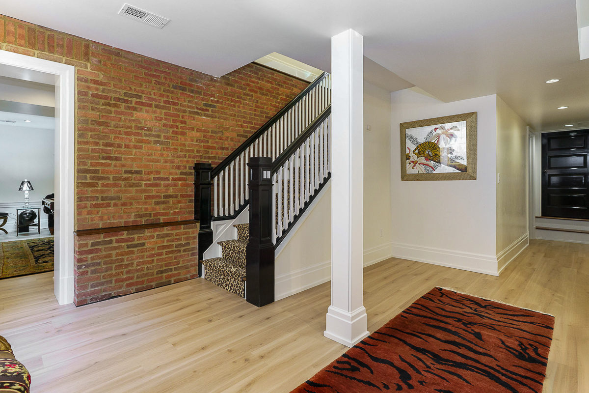 649 Mohawk St-70