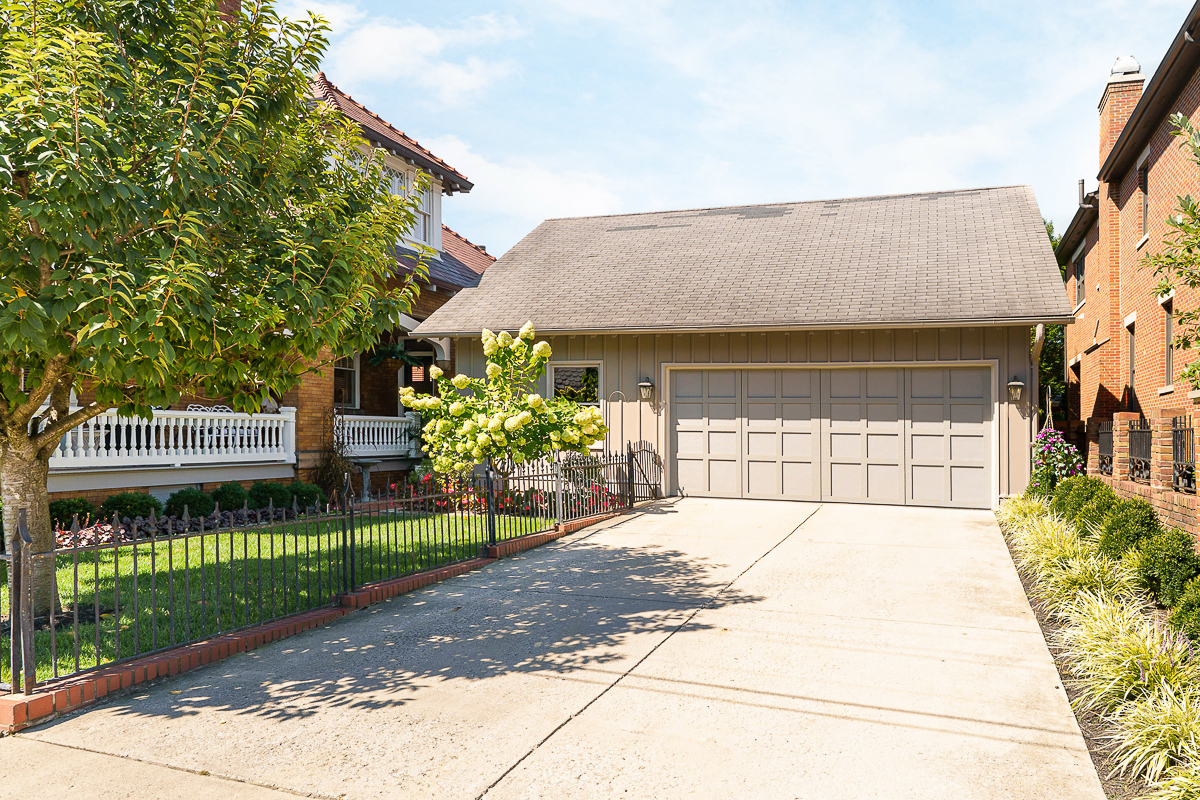 649 Mohawk St-9
