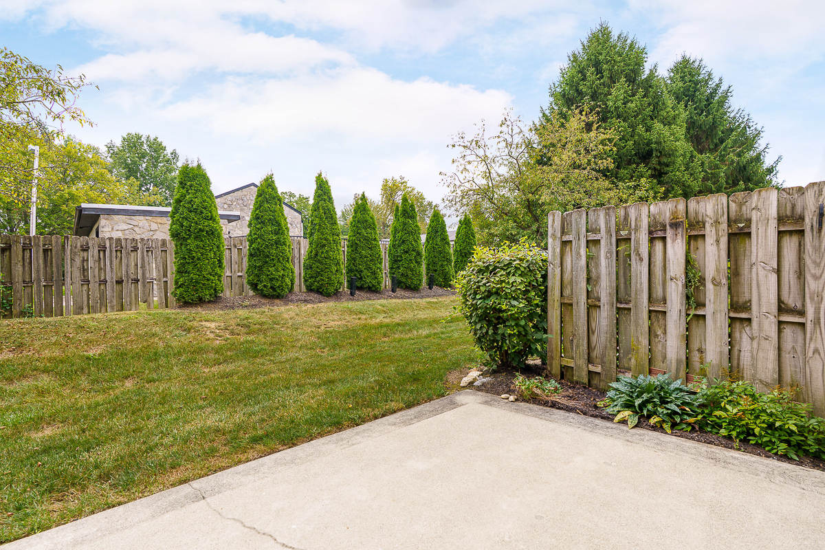 6644 Eastland Ct-11