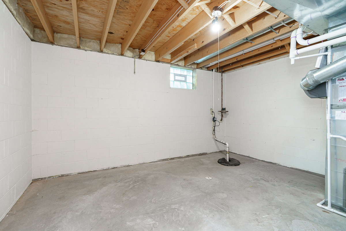 6644 Eastland Ct-16