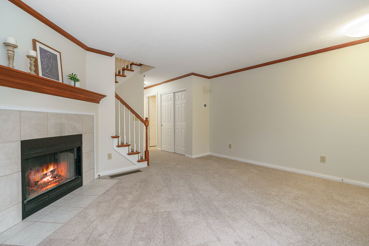 6644 Eastland Ct-23