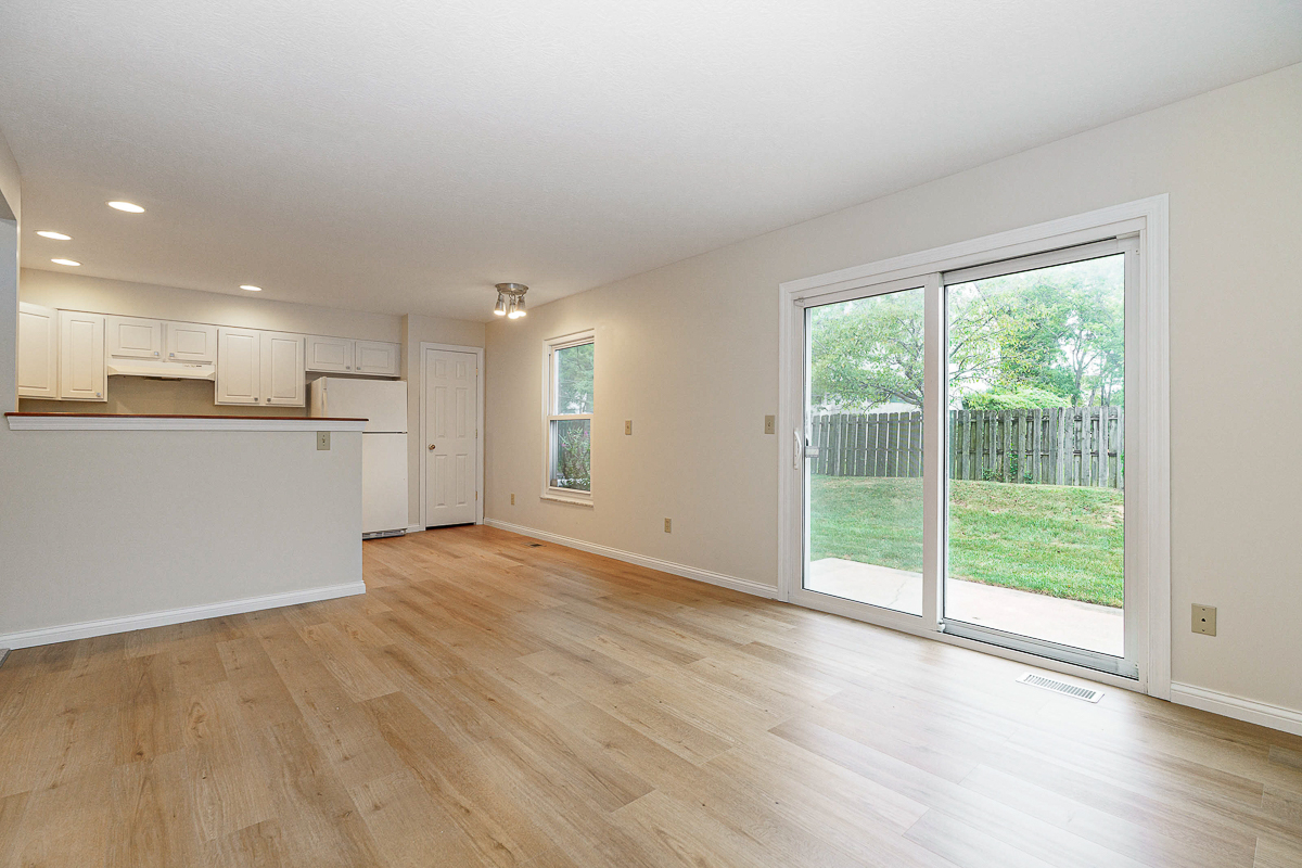 6644 Eastland Ct-28