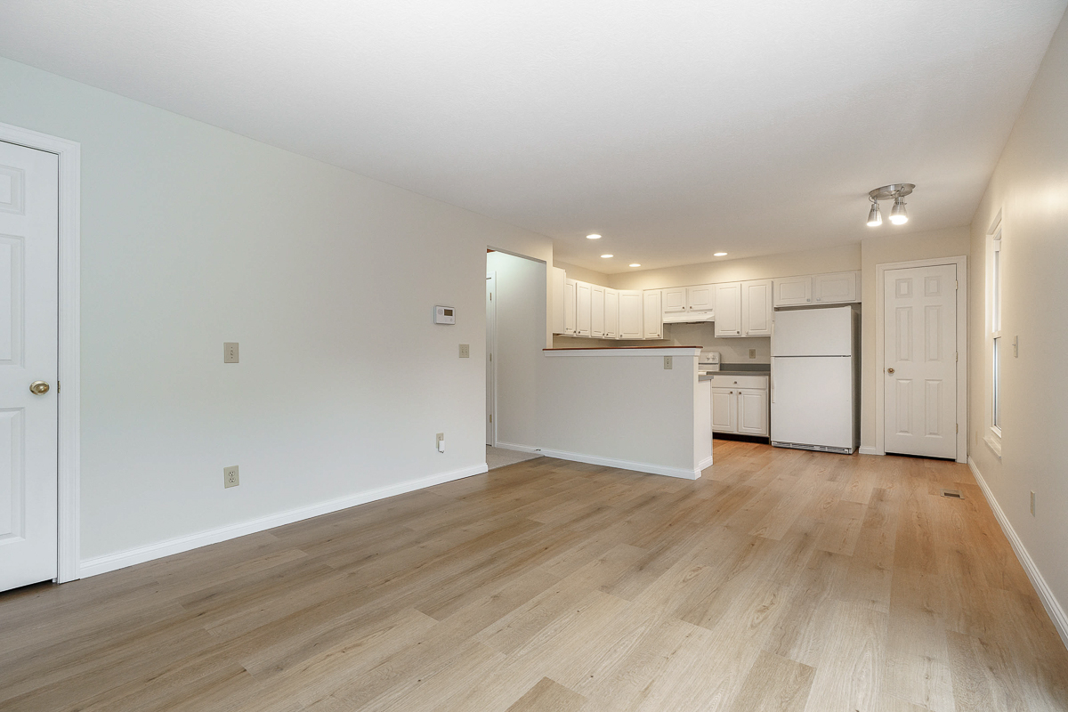 6644 Eastland Ct-29