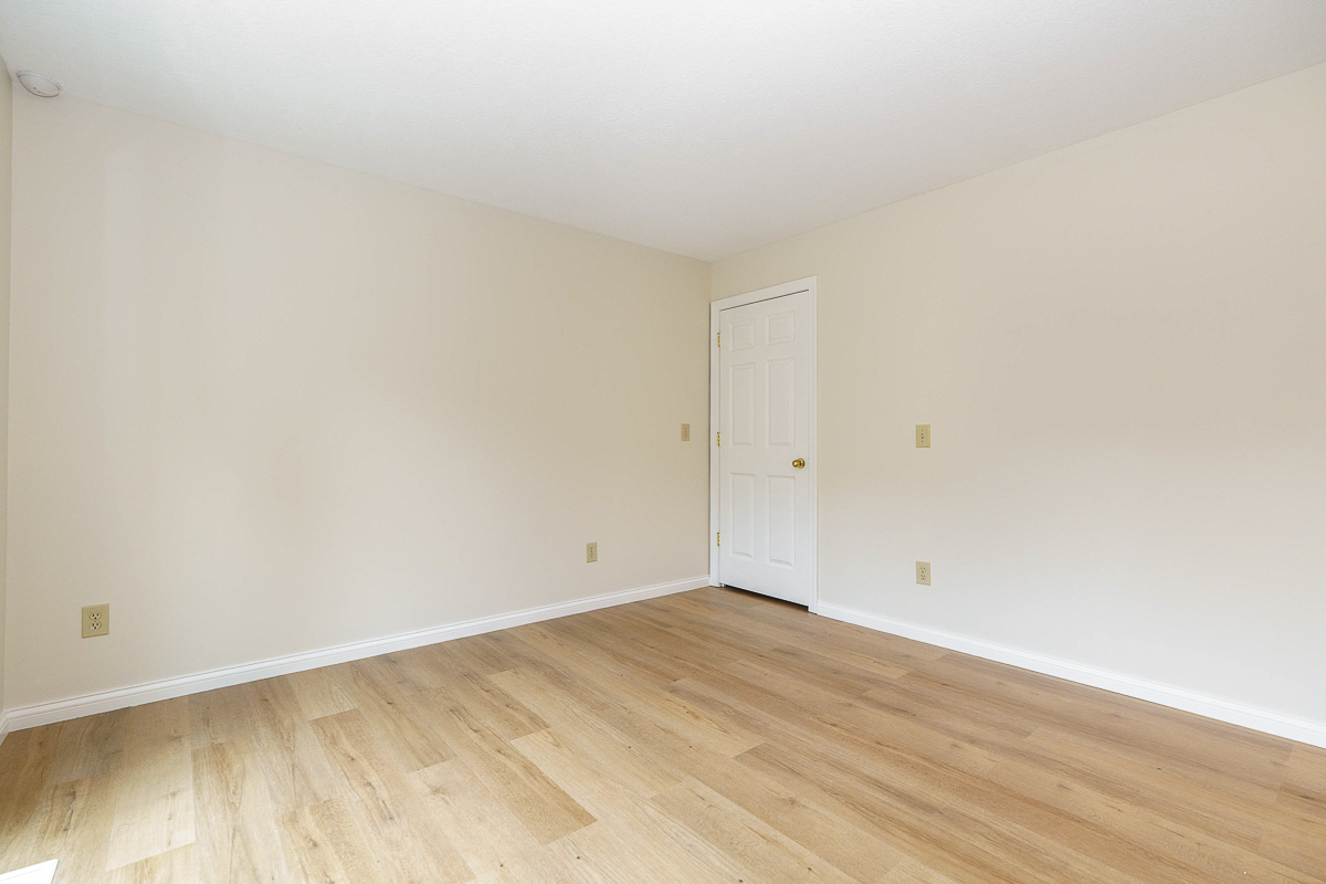 6644 Eastland Ct-30