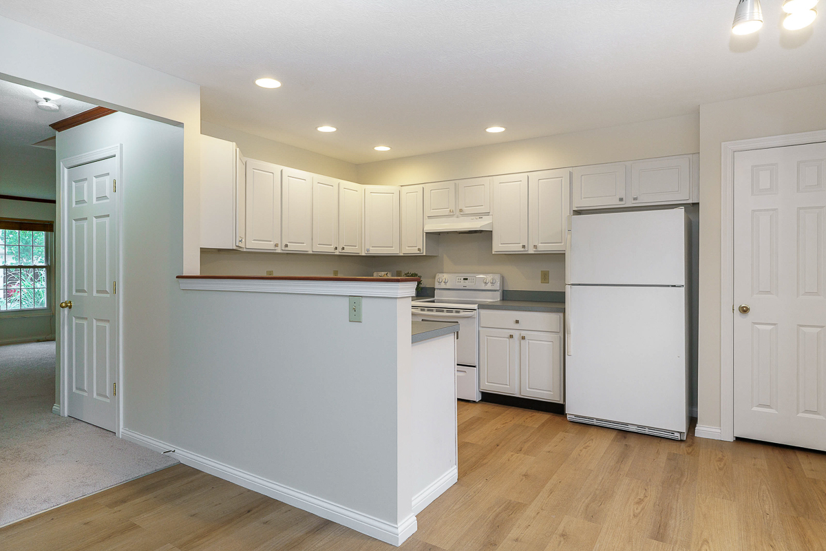 6644 Eastland Ct-31