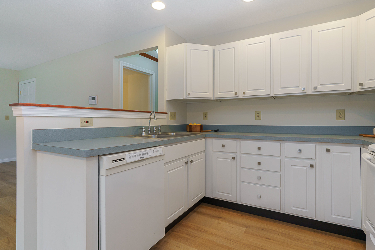 6644 Eastland Ct-33