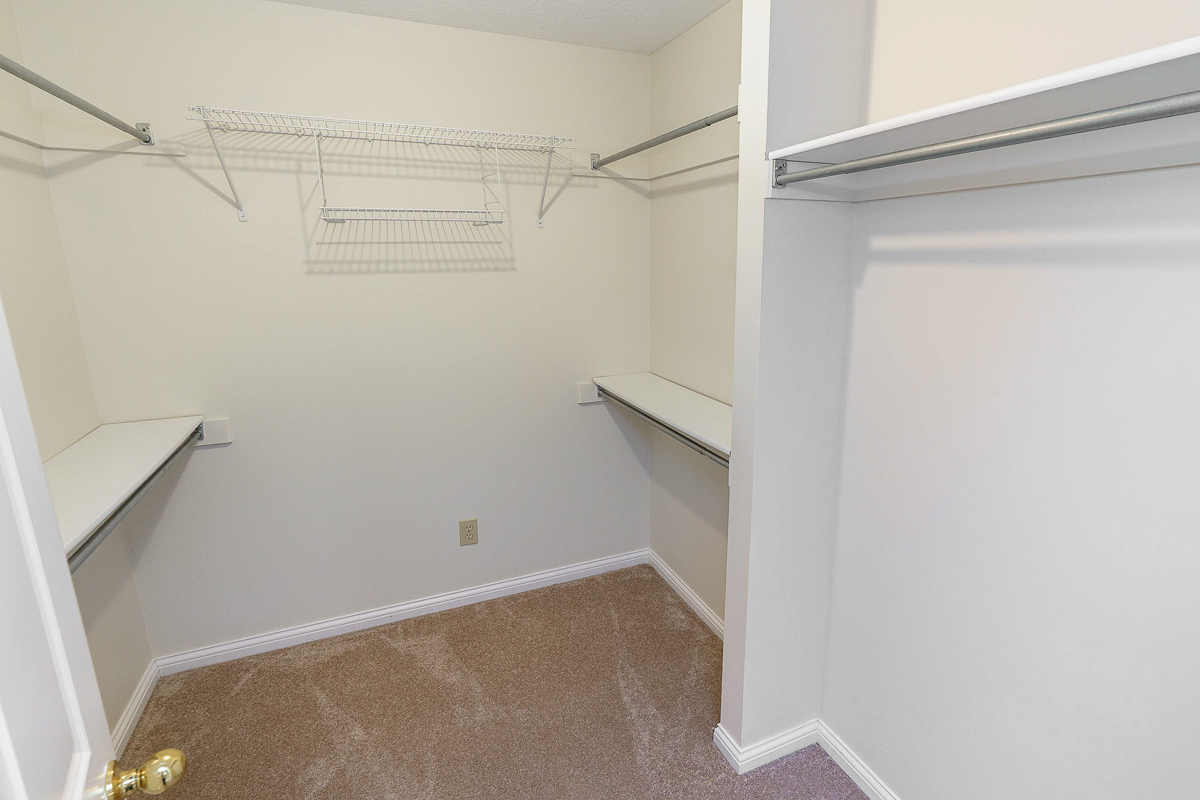 6644 Eastland Ct-38
