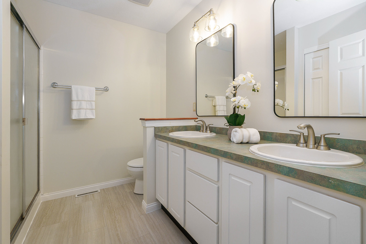 6644 Eastland Ct-39
